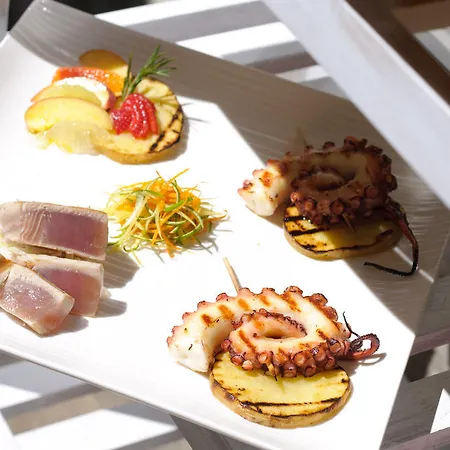 호텔 Kiss Beachfront & Restaurant 체르비아