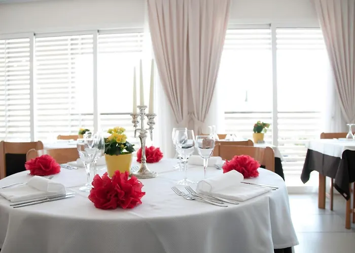 Hotel Kiss Beachfront & Restaurant 3*