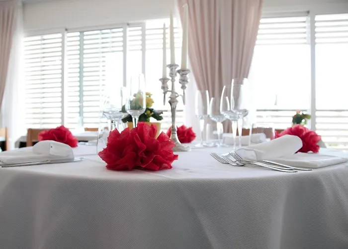 Kiss Beachfront & Restaurant Hotel