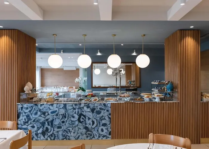 Kiss Beachfront & Restaurant Hotel 3*