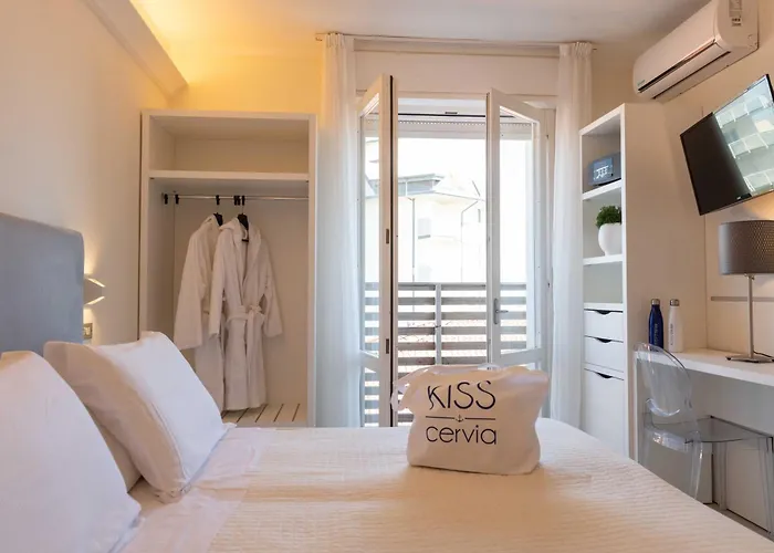 Kiss Beachfront & Restaurant Hotel