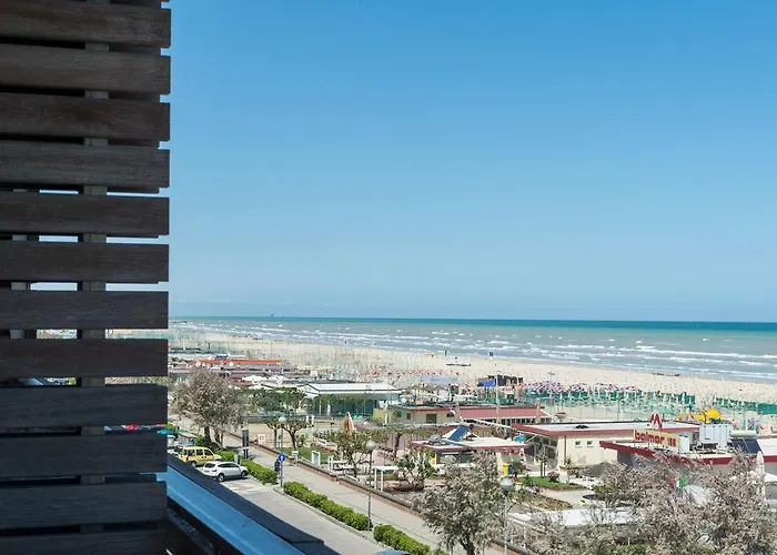 Kiss Beachfront & Restaurant Hotel