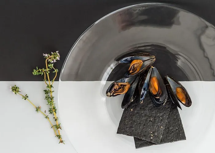 Kiss Beachfront & Restaurant Hotel